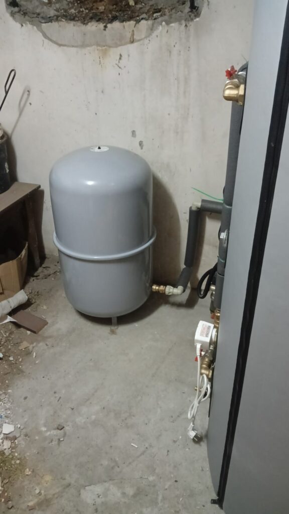 Instalacja grzewcza z piecem DEFRO FIREWOOD DUO i buforem